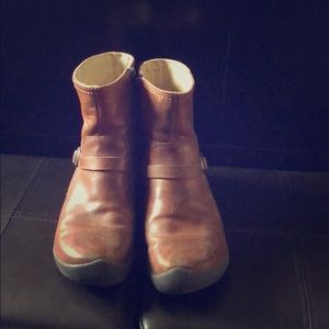 Brown ankle leather keens